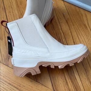 NWT Sorel Brex Chelsea Boot lug sole 8.5